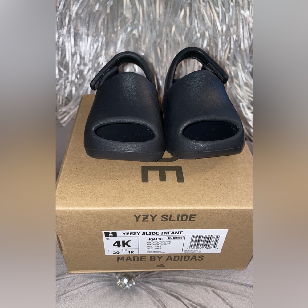Yeezy Slides Black
